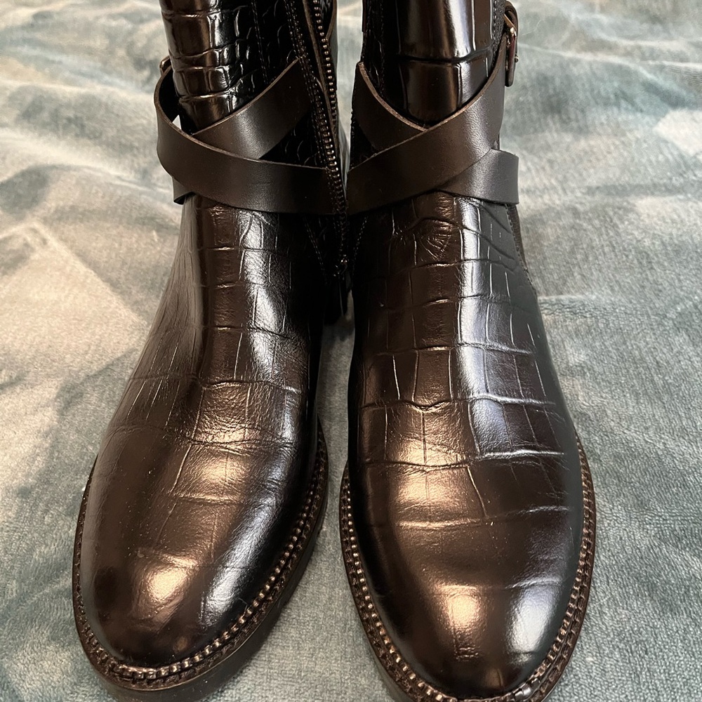 Donald Pliner boots